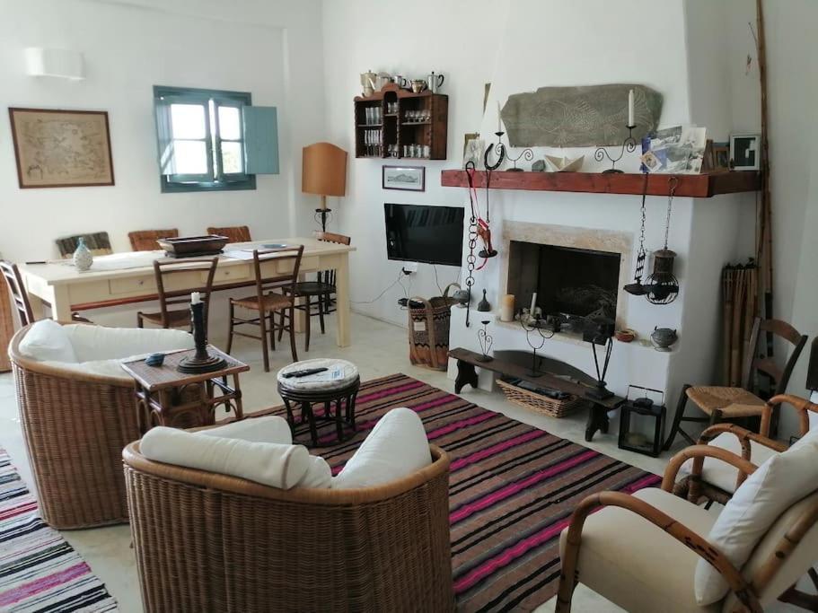 Casa Dei Melograni At Vourlidia Leros Villa Vromolithos Exterior photo
